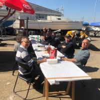 Réflexion, Efforts et enfin réconfort pour les monteurs de ponton