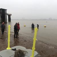 Réflexion, Efforts et enfin réconfort pour les monteurs de ponton