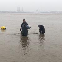 Réflexion, Efforts et enfin réconfort pour les monteurs de ponton